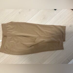 Lululemon Athletica Beige Cropped Pant